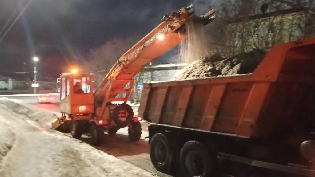 За сутки с улиц Мурманска вывезли более 2,2 тыс. кубометров снега